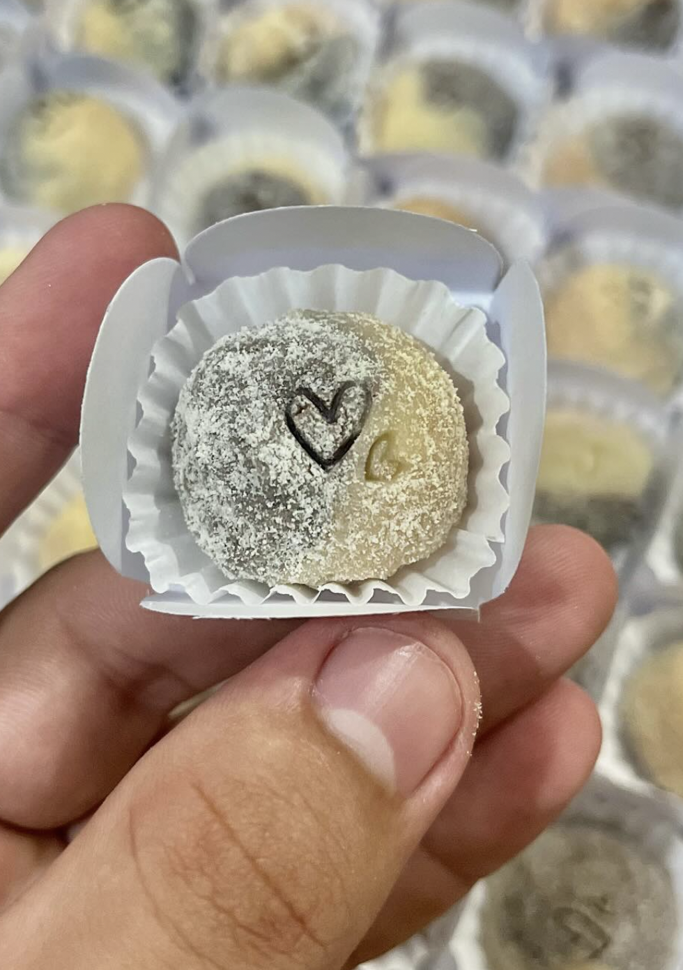 Docinho artesanal Lafe Doces com coração desenhado